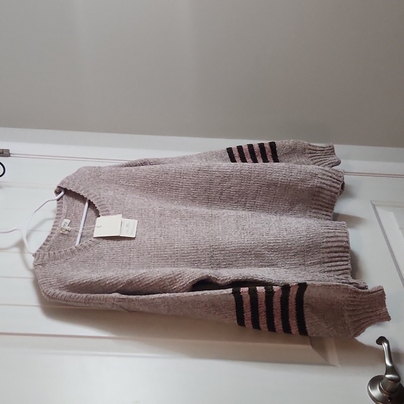 ■ Bundle 2 Boutique Sweater for $60 Miracle knit sweater - Picture 1 of 4